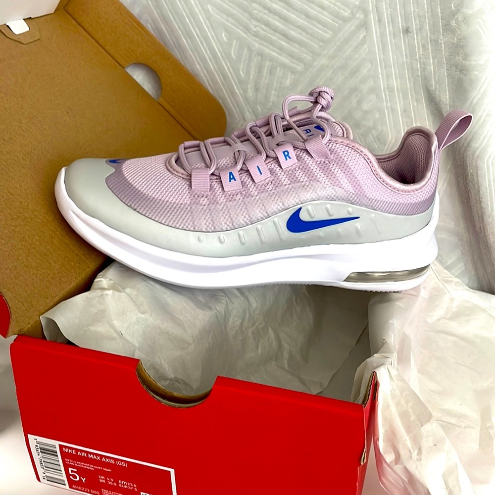 Nike Air Max Axis Women’s Shoes Size 5Y Iced Lilac Photon Dust NIB